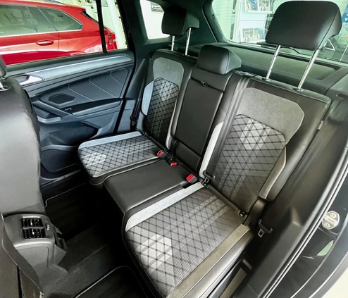 Volkswagen Tiguan cena 205000 przebieg: 17032, rok produkcji 2023 z Opole małe 67